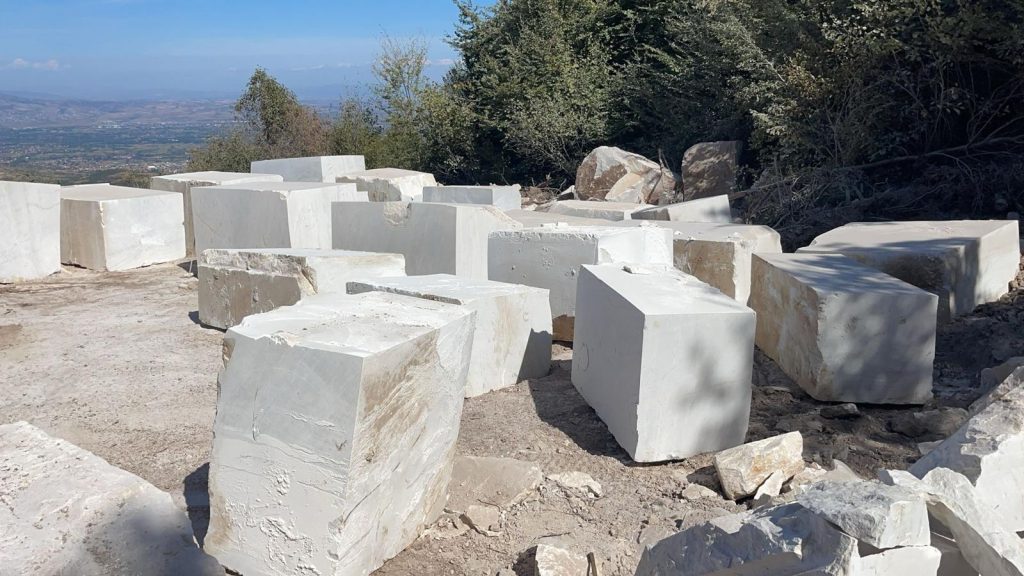 Vista operativa e ambientale di una cava