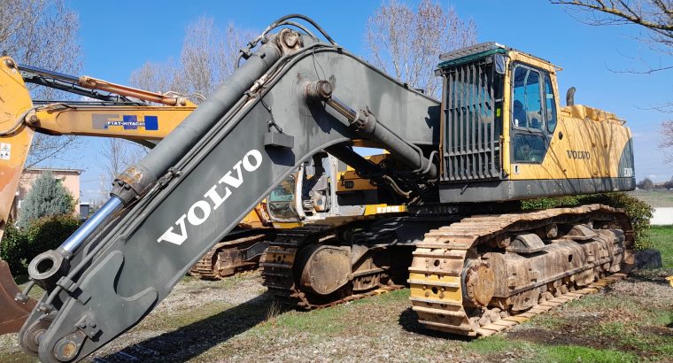 escavatore volvo ec700b