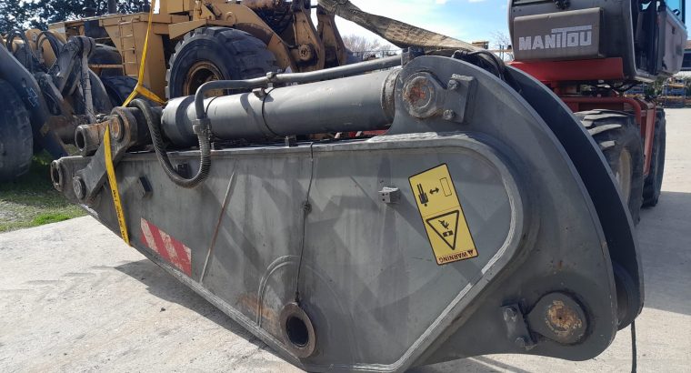 escavatore volvo ec700b