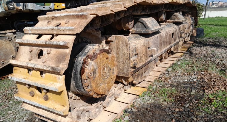 escavatore volvo ec700b