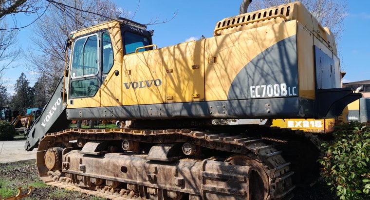 escavatore volvo ec700b