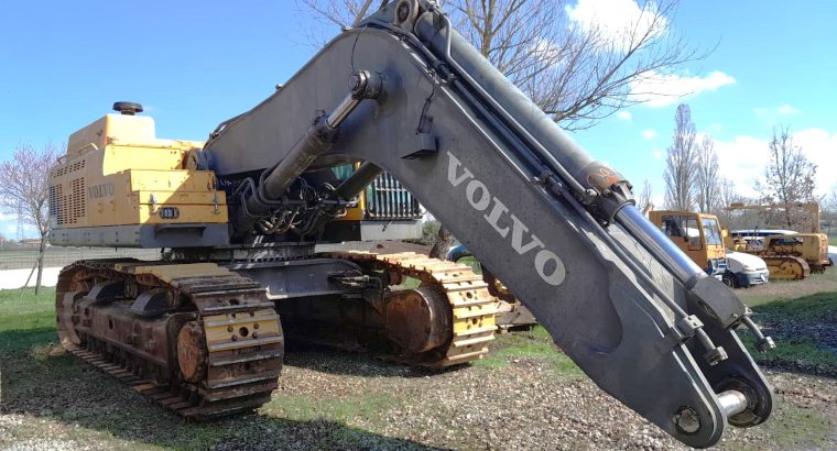 escavatore volvo ec700b