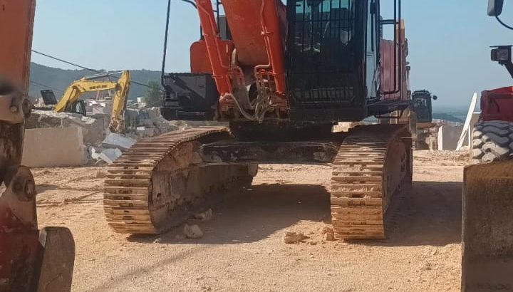 hitachi 470 excavator